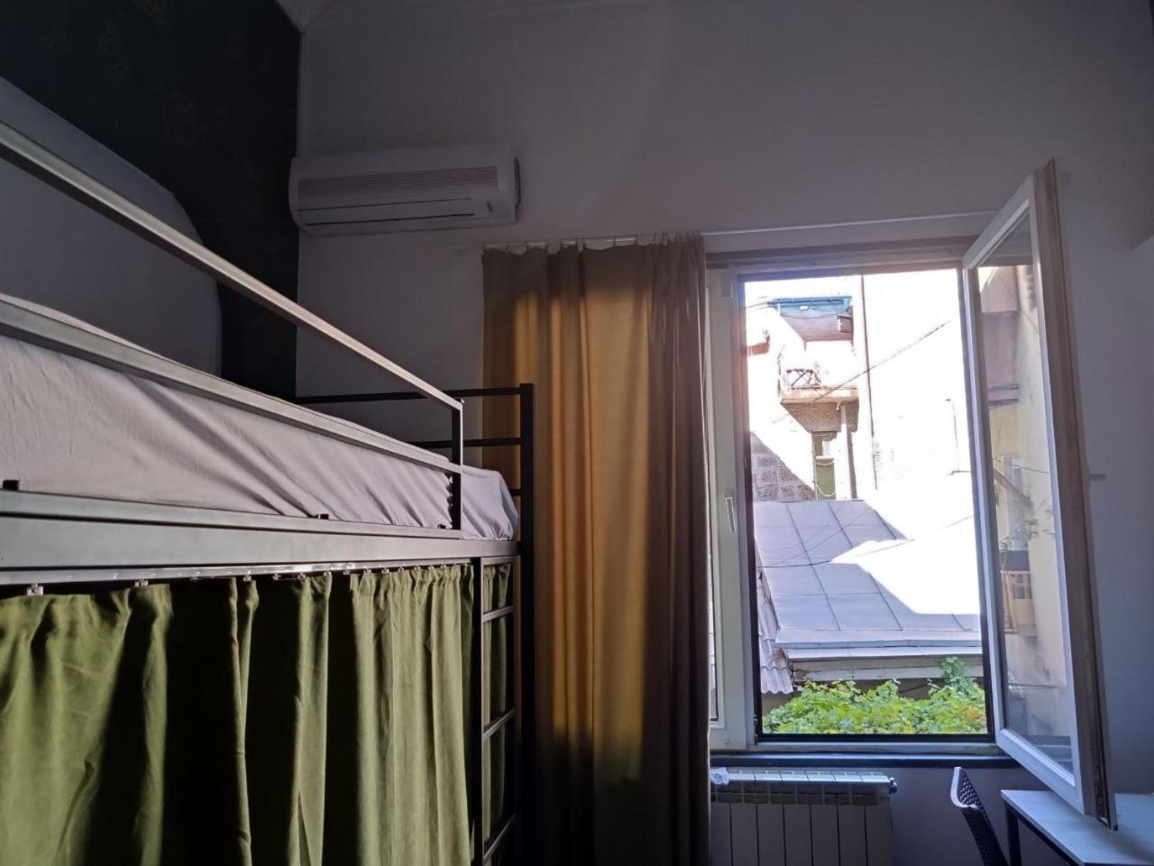 Moosica Hostel Tbilisi Esterno foto
